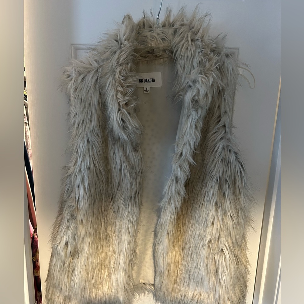 BB Dakota fur vest